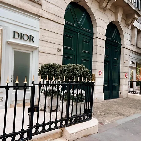 Sublime 6p Champs-elysees, Montaigne Paris